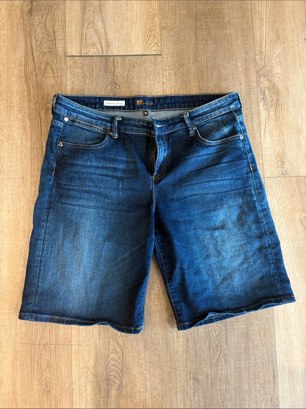 Kut from the Kloth Women's Denim Shorts in Dark Blue Wash